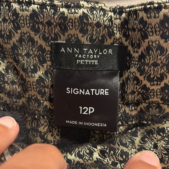 Ann Taylor Factory Black and Gray Patterned Womens Pants size 12P - Picture 2 of 4